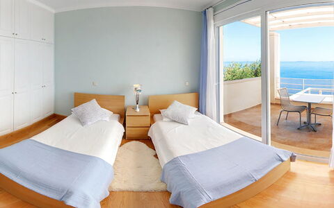Villa Azzurra: Möbel, Interior Design, Fussboden, Flooring, Zimmer, Decke, Stuhl, Meer, Wohnung, Schlafzimmer