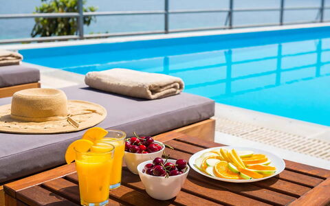 Villa Eftychia: Möbel, Schwimmbad, Gartenmöbel, Resort, Freizeit, Eco Hotel, Sonnenliege, Komfort, Stuhl, Urlaub