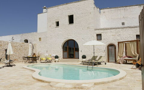 Masseria San Michele: Wand, Die Architektur, Bogen, Tür, Schwimmbad, Gartenmöbel, Estate, Flagstone, Steinwand, Villa