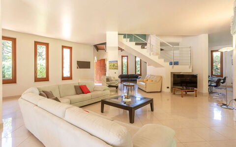 Villa Acquamarina: Interior Design, Möbel, Flooring, Couch, Fussboden, Wohnzimmer, Decke, Holz, Zimmer, Zuhause