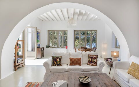 Villa Morena: Möbel, Interior Design, Wand, Couch, Flooring, Decke, Wohnzimmer, Fussboden, Zuhause, Zimmer