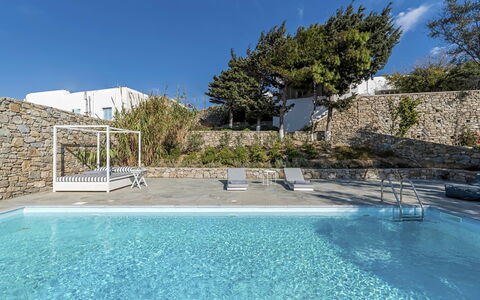 Villa Morena: Blau, Schwimmbad, Verbundwerkstoff, Resort, Fliese