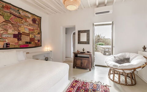 Villa Morena: Möbel, Interior Design, Wand, Flooring, Schlafzimmer, Fussboden, Bett, Decke, Zuhause, Bettdecke