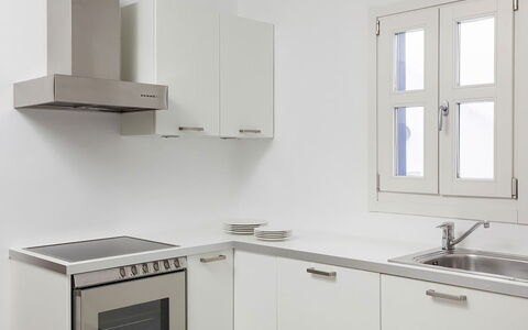 Villa Ariano: Cabinetry, Möbel, Küche, Interior Design, Countertop, Küchengerät, Flooring, Schrank, Fussboden, Major Appliance
