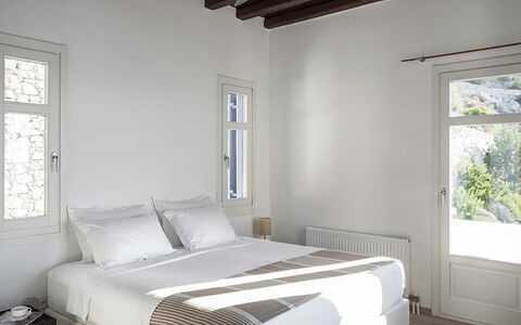 Villa Ariano: Möbel, Interior Design, Wand, Fussboden, Flooring, Bett, Zimmer, Decke, Schlafzimmer, Beleuchtung