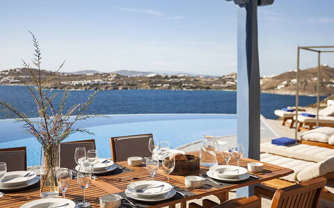 Villa Anassa: Möbel, Restaurant, Gartenmöbel, Stuhl, Boot, Meer, Küche & Esszimmer Tisch, Barware, Resort, Schatten