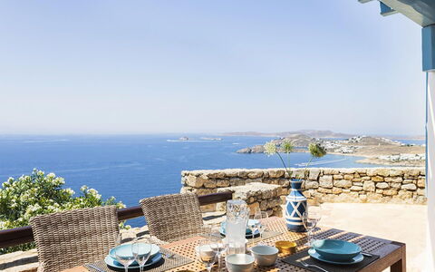 Villa Elpida: Möbel, Stuhl, Gartenmöbel, Küche & Esszimmer Tisch, Meer, Tisch Im Freien, Resort, Schatten, Küste, Eco Hotel
