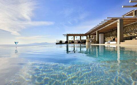 Villa Ivory: Blau, Wasser, Schwimmbad, Resort, Meer, Eco Hotel, Gartenmöbel, Ozean, Hotel, Freizeit