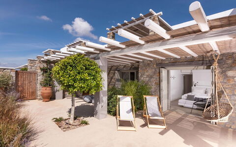 Villa Blue Moon: Blumentopf, Terrasse, Gartenmöbel, Pergola, Hof, Design, Zimmerpflanze, Schatten, Outdoor Struktur, Balkon