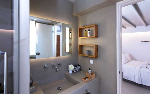 Villa Blue Moon: Interior Design, Armatur, Flooring, Decke, Fussboden, Zapfhahn, Sinken, Wohnung, Badezimmer, Installation
