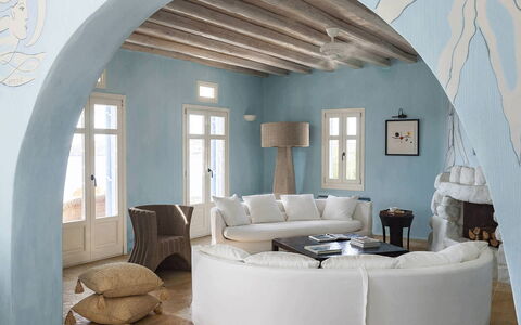 Villa Pinta: Möbel, Interior Design, Wand, Flooring, Fussboden, Zuhause, Couch, Wohnzimmer, Beleuchtung, Decke