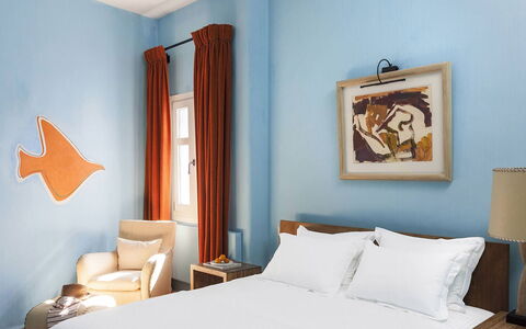 Villa Pinta: Blau, Interior Design, Möbel, Textil, Linens, Schlafzimmer, Dekokissen, Bett, Bedding, Zimmer