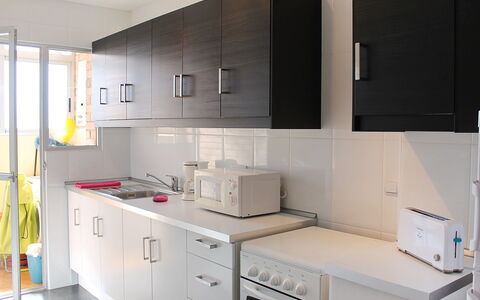 Las Cinco Torres: Cabinetry, Zimmer, Küche, Möbel, Eigentum, Countertop, Interior Design, Gebäude, Haus, Schrank