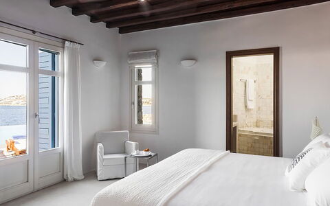 Efkalia: Interior Design, Fussboden, Möbel, Schlafzimmer, Bett, Design, Linens, Hotel, Lampe, Bedding