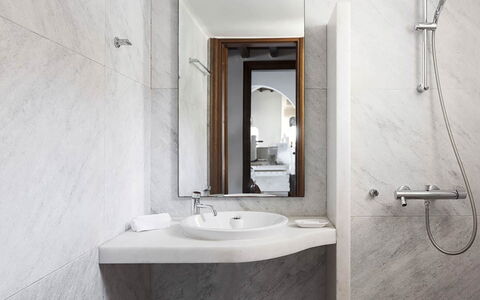Efkalia: Armatur, Interior Design, Flooring, Badezimmer, Fussboden, Sinken, Bad Sink, Zapfhahn, Installation, Zimmer