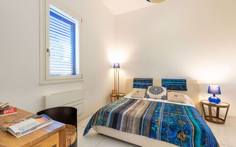 Villa Betty: Bett, Möbel, Interior Design, Schlafzimmer, Wand, Fussboden, Bettdecke, Flooring, Bedding, Holz