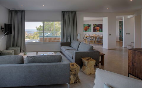 Baloo: Möbel, Interior Design, Flooring, Fussboden, Couch, Holz, Decke, Wohnzimmer, Wohnung, Tabelle
