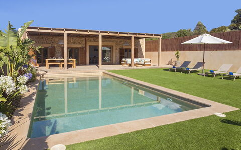 Villa Allegra: Schwimmbad, Resort, Garten, Eco Hotel, Estate, Verbundwerkstoff, Hinterhof, Landscaping, Gartenmöbel, Schatten