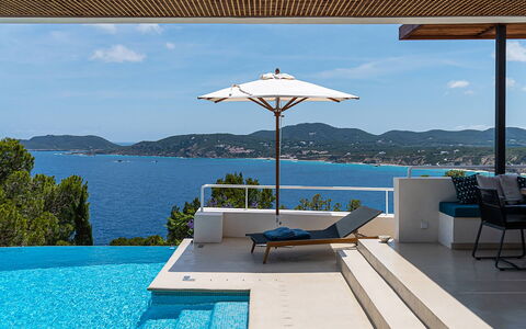 Villa Tagada: Wasser, Gartenmöbel, Resort, Schwimmbad, Stuhl, Meer, Schatten, Eco Hotel, Sonnenliege, Hotel