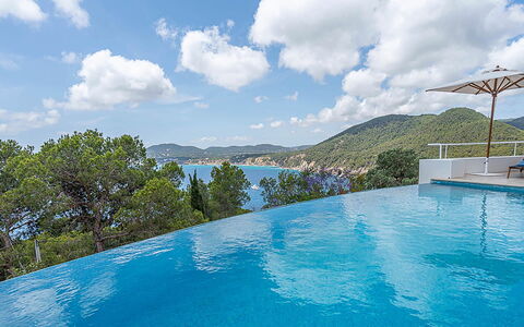 Villa Tagada: Blau, Wasser, Schwimmbad, Küsten Und Ozeanische Forms, Meer, Resort, Küste, Gebirge, Ozean, Tropen