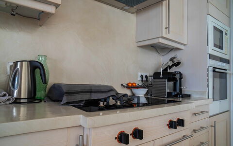 Villa Tagada: Küchengerät, Küche, Countertop, Herd, Haushaltsgerät, Gasherd, Herd, Interior Design, Major Appliance, Kleingeräte