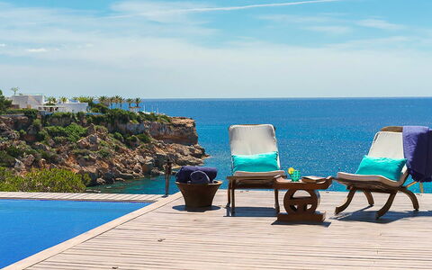 Villa Francisca: Blau, Möbel, Gartenmöbel, Küsten Und Ozeanische Forms, Meer, Sommer, Küste, Stuhl, Ozean, Resort
