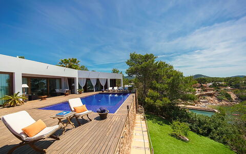 Villa Francisca: Schwimmbad, Resort, Eco Hotel, Villa, Hotel, Sonnenliege, Ferienort, Gartenmöbel
