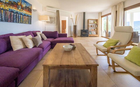 Villa Sharon: Möbel, Interior Design, Flooring, Couch, Fussboden, Holz, Wohnzimmer, Zimmer, Decke, Holzboden