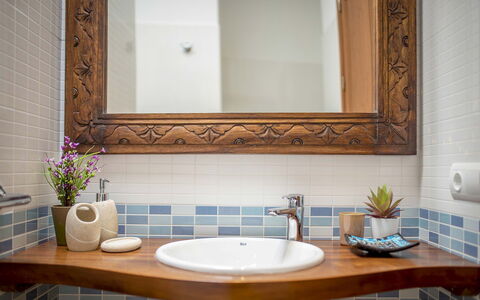Villa Sharon: Interior Design, Armatur, Installation, Badezimmer, Bad Sink, Zapfhahn, Spiegel, Sinken, Fliese