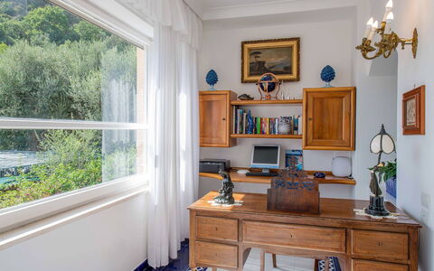 Villa Grazia: Möbel, Interior Design, Holz, Zimmer, Flooring, Decke, Zuhause, Beleuchtung, Fussboden, Regale