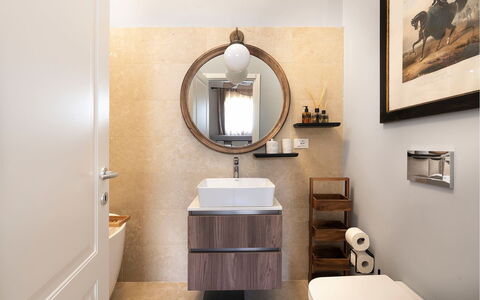 Sibilla: Interior Design, Spiegel, Armatur, Bad Sink, Badezimmerschrank, Badezimmer, Flooring, Sinken, Fussboden, Zuhause