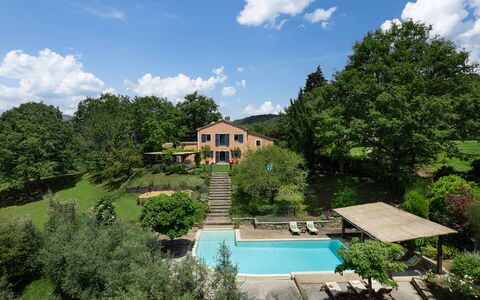 Villa la Foresta: Baum, Haus, Schwimmbad, Estate, Hütte, Eco Hotel, Resort, Villa, Hazienda, Bauernhaus