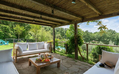 Villa la Foresta: Möbel, Holz, Stuhl, Tabelle, Gartenmöbel, Resort, Schatten, Hartholz, Eco Hotel, Garten