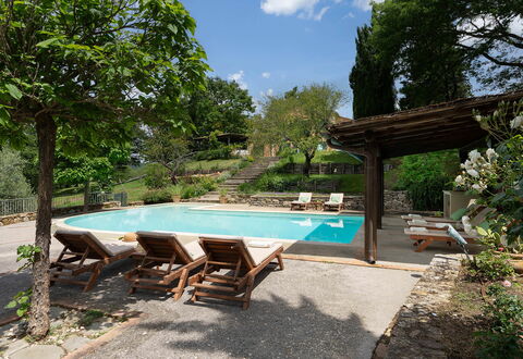 Villa la Foresta: Gartenmöbel, Estate, Hazienda, Schatten, Garten, Flagstone, Hinterhof, Hof, Villa, Schwimmbad