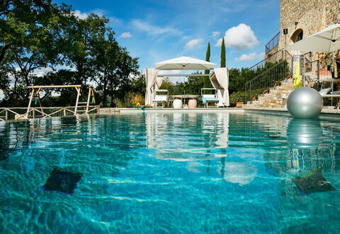 Villa Torre del Chianti: Schwimmbad, Resort, Gartenmöbel, Regenschirm, Sonnenliege, Estate, Eco Hotel, Freizeit, Villa, Hazienda