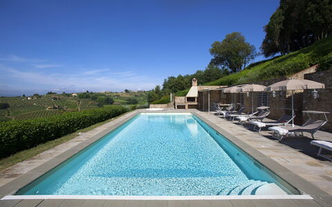 Villa Chianti: Blau, Schwimmbad, Resort, Gartenmöbel, Sonnenliege, Eco Hotel, Ferienort, Thermae, Water Feature, Villa