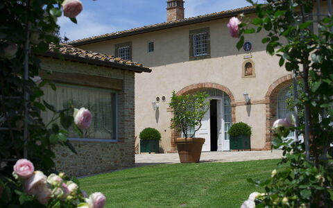 Villa Chianti: Estate, Blumentopf, Garten, Hof, Hazienda, Auffahrt, Villa, Garten, Zimmerpflanze, Landscaping
