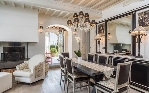 Villa Chianti: Möbel, Interior Design, Decke, Flooring, Light Fixture, Esszimmer, Beleuchtung, Stuhl, Zuhause, Küche & Esszimmer Tisch