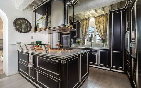 Villa Chianti: Interior Design, Küche, Flooring, Beleuchtung, Decke, Countertop, Möbel, Cabinetry, Light Fixture, Zimmer