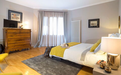 La Terrazza: Möbel, Interior Design, Bett, Schlafzimmer, Fussboden, Flooring, Holz, Zimmer, Decke, Bettdecke
