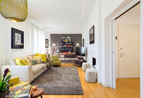 La Terrazza: Möbel, Interior Design, Fussboden, Flooring, Couch, Wand, Holzboden, Wohnzimmer, Zimmer, Holz