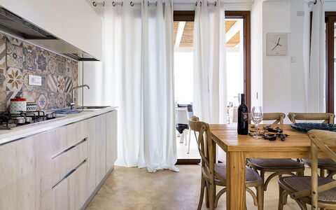 Villa Federica: Möbel, Interior Design, Holz, Flooring, Küche, Fussboden, Zuhause, Countertop, Zimmer, Beleuchtung