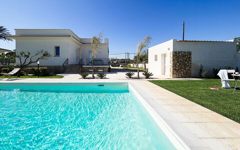 Villa Emma: Schwimmbad, Resort, Verbundwerkstoff, Estate, Eco Hotel, Hazienda, Schatten, Freizeit, Villa, Landscaping