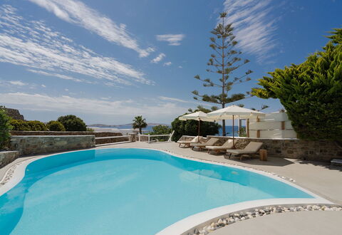 Villa Ioan: Schwimmbad, Resort, Gartenmöbel, Meer, Eco Hotel, Ozean, Regenschirm, Tropen, Küste, Hotel