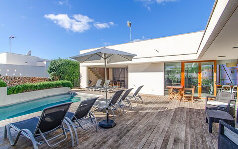 Villa Esplendida: Schwimmbad, Resort, Flooring, Fussboden, Wohnung, Verbundwerkstoff, Eco Hotel, Stuhl, Schatten, Hotel