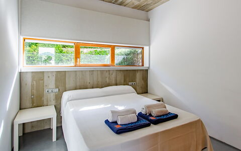 Villa Esplendida: Wand, Holz, Interior Design, Decke, Flooring, Fussboden, Schlafzimmer, Bett, Zimmer, Bedding