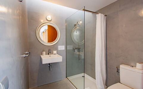 Villa Esplendida: Armatur, Wand, Flooring, Badezimmer, Fussboden, Interior Design, Installation, Beleuchtung, Zapfhahn, Sinken