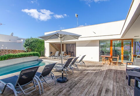 Villa Esplendida: Schwimmbad, Resort, Flooring, Fussboden, Wohnung, Verbundwerkstoff, Eco Hotel, Stuhl, Schatten, Hotel