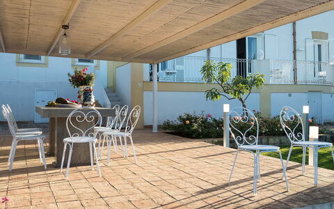 The Flower Garden: Möbel, Fussboden, Flooring, Gartenmöbel, Schatten, Tisch Im Freien, Stuhl, Outdoor Struktur, Veranda, Blumentopf