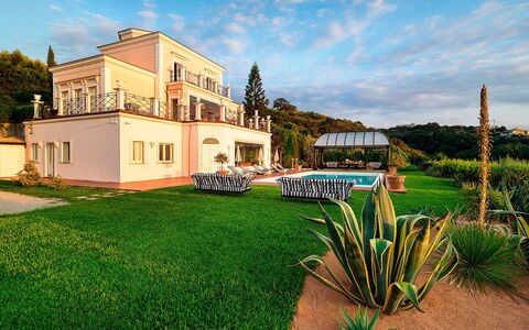 Blue Star Villa: Zuhause, Wohngebiet, Haus, Estate, Villa, Garten, Villa, Landscaping, Rasen, Bauernhaus